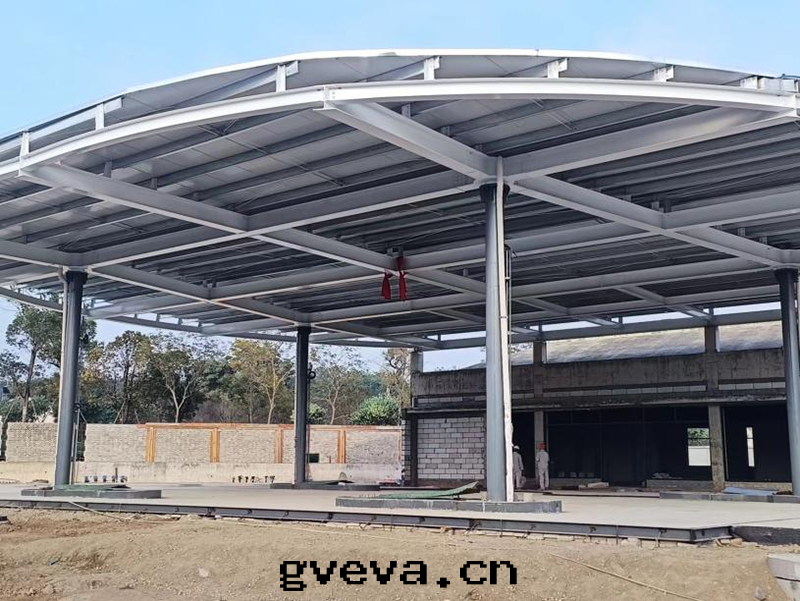 我(wǒ)公司負責施工的(de)中(zhōng)國(guó)石(dàn)油(yóu)梅州遊客中(zhōng)心(xīn)加油(yóu)站新(xīn)建工程，屬于(yú)鋼(gāng)結構框架圆(yuán)形屋(wū)面罩(zhào)棚